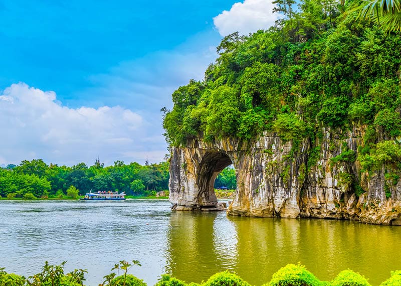 Guilin, Yangshuo, beautiful scenery of mountains and rivers