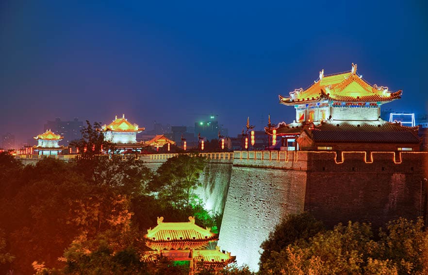 Xi'An City Wall is one of the best and oldest wall in China. It is 14km long, 12m high and 12-14m wide at the top. 