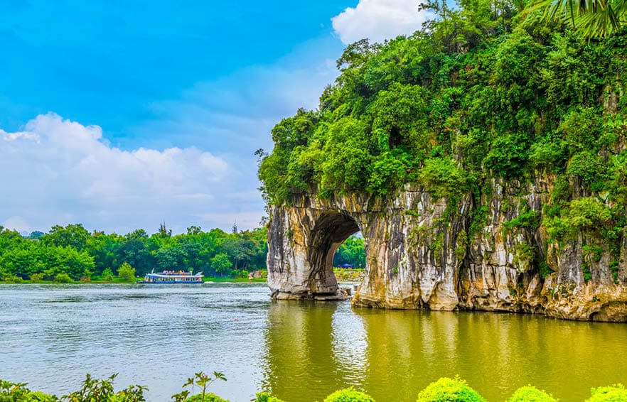 Guilin, Yangshuo, beautiful scenery of mountains and rivers