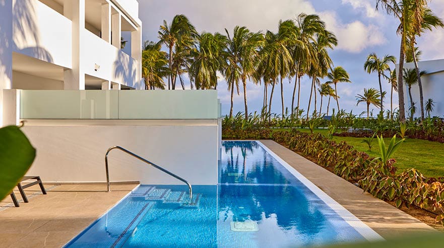 Elite Club Swim-up room