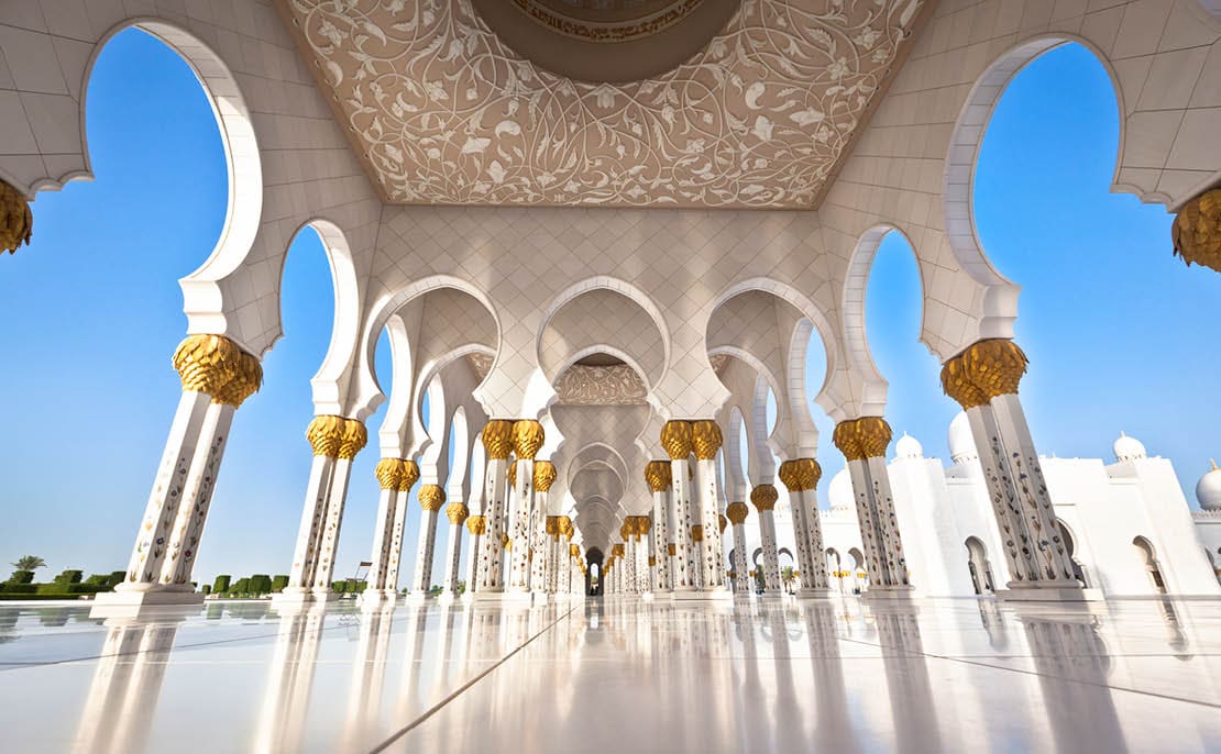 famous sheikh zayed grand mosque. abu dhabi, united arab emirates.