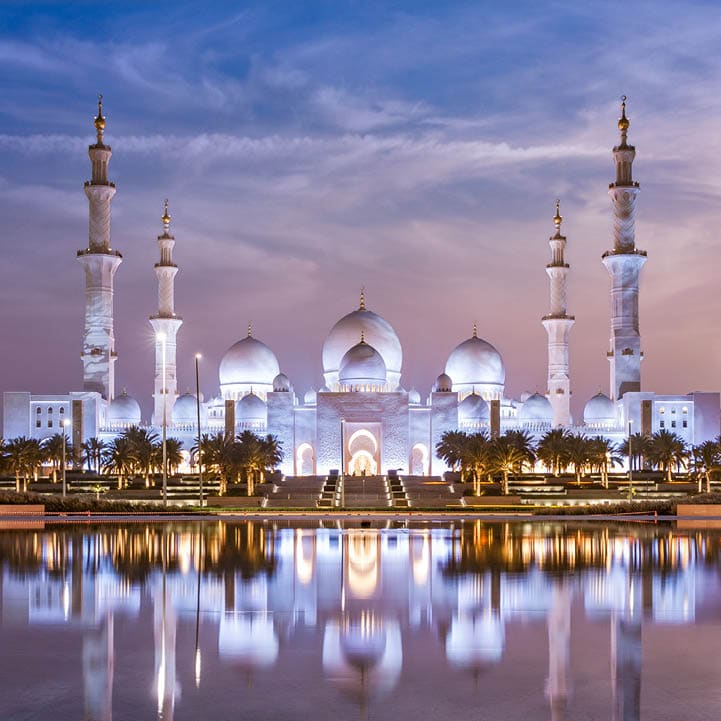 Sheik Zayed Grand Mosque during beautiful cloudy sunset
