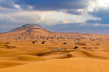 Desert safari in Dubai, United Arab EmiratesDesert in Dubai, United Arab Emirates